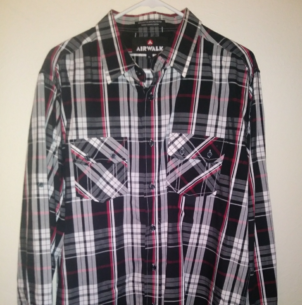 Airwalk long sleeve button up shirt